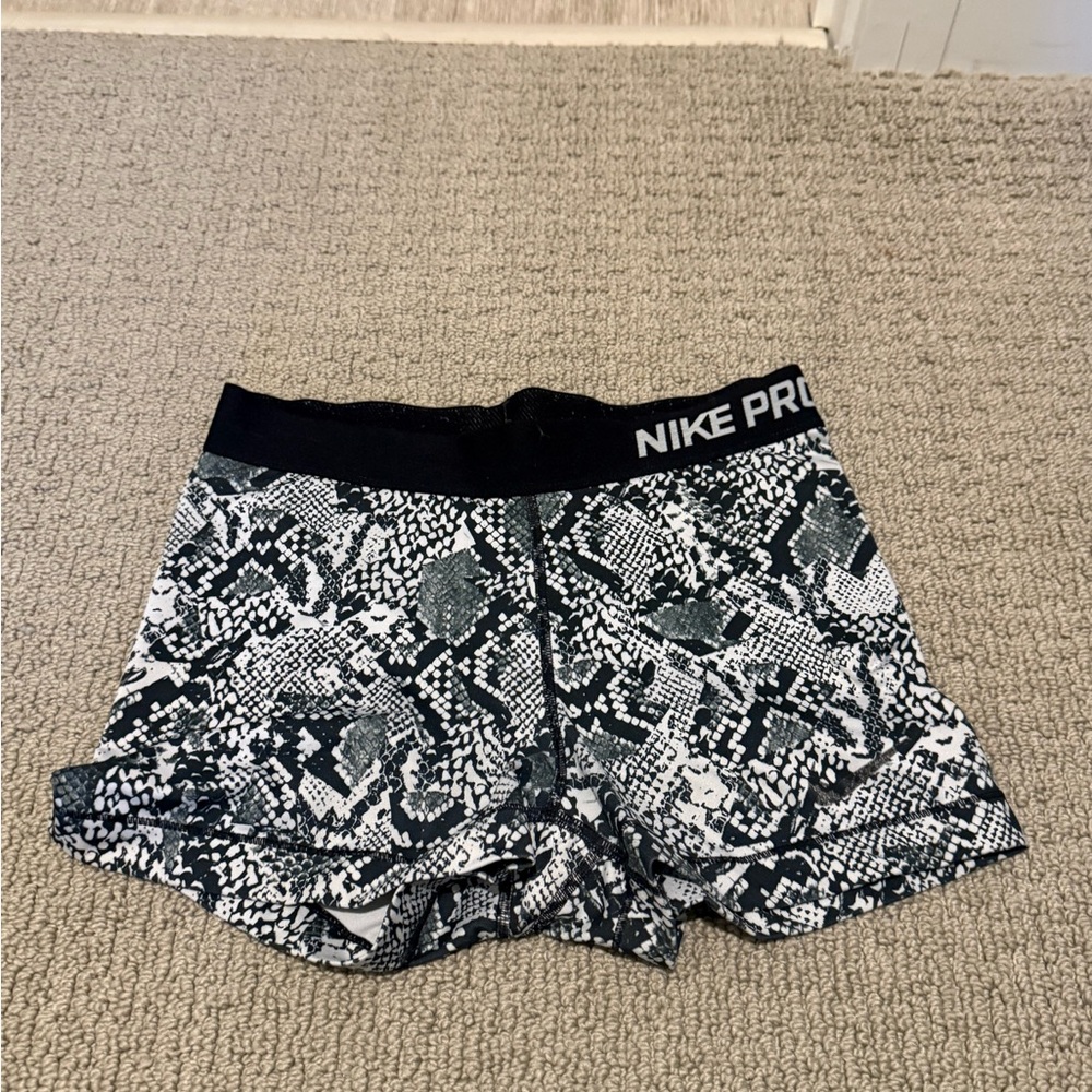Nike Pro Women's Black and White Patterned Shorts